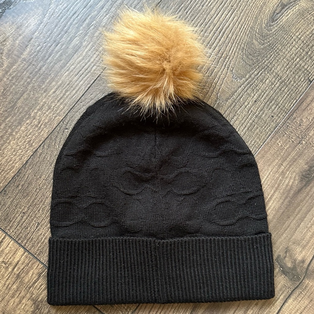New! COACH Embossed Signature Black Knit Hat - Picture 2 of 4